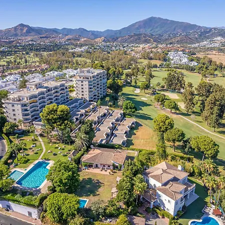Aguamarina Golf Pool Near Marbella شقة